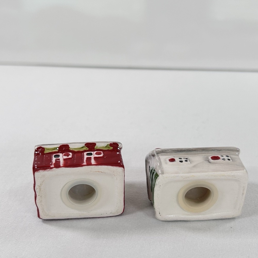 Cottage House Barn Salt Pepper Shakers Set Christmas Snow Winter Ceramic Vintage - Picture 6 of 9